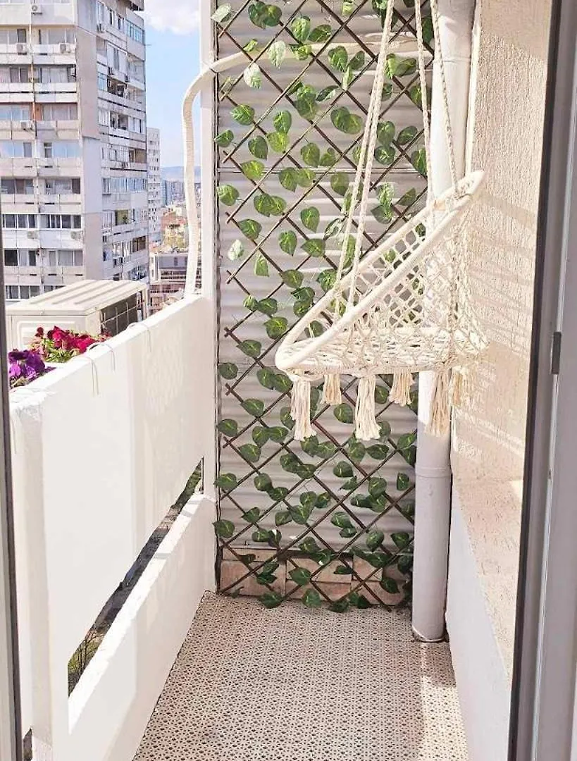 Апартамент Лазур Burgas Apartment